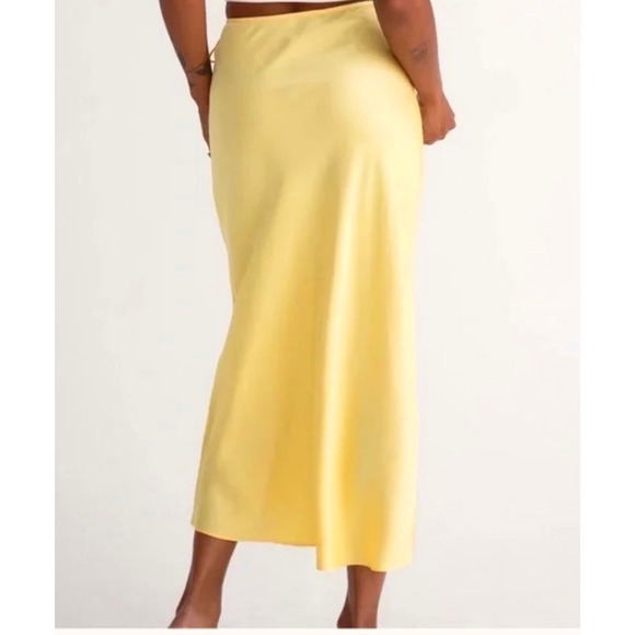 RUMORED Kauai Keyhole Midi Skirt in Banana Yellow XS-Satin - Picture 4 of 7